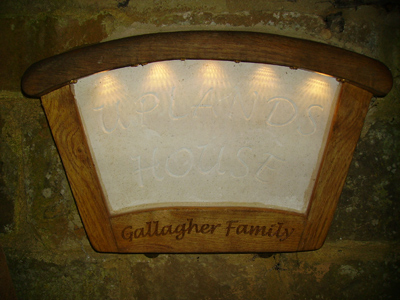 House sign Banbury at night '06